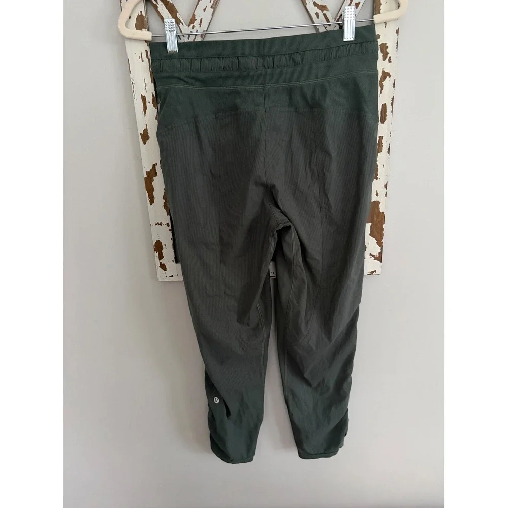 Lululemon Dance Studio Mid-Rise Cropped Green Size‎ 6
